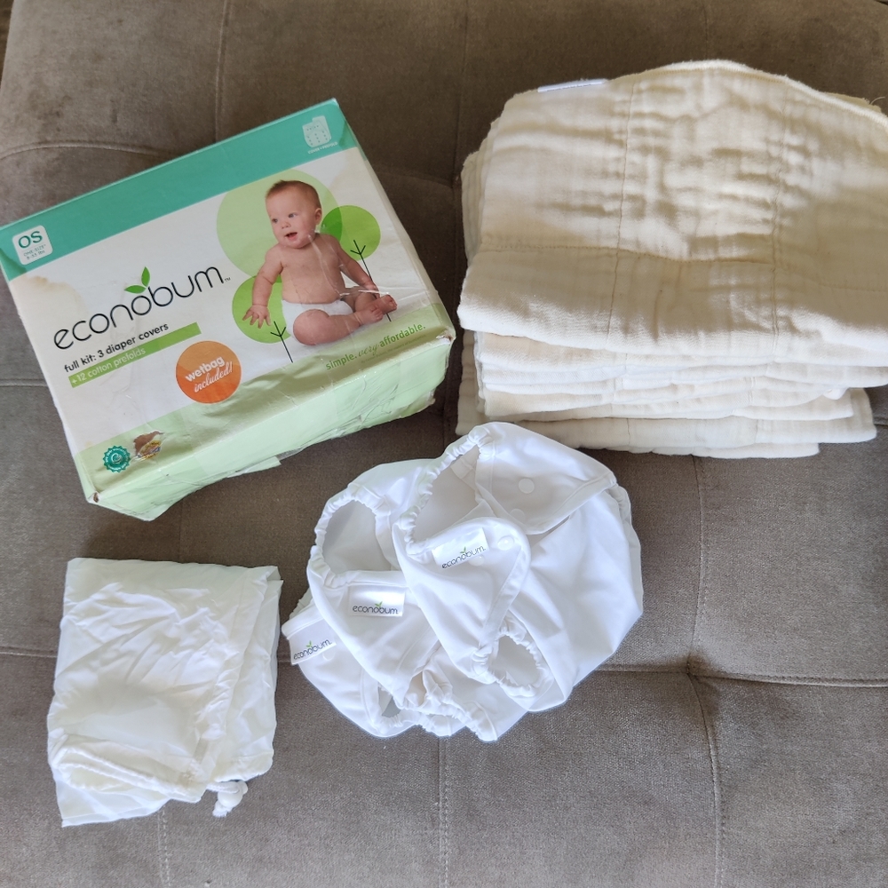 Econobum diaper kit | 11 Cotton prefolds & 3 diaper covers